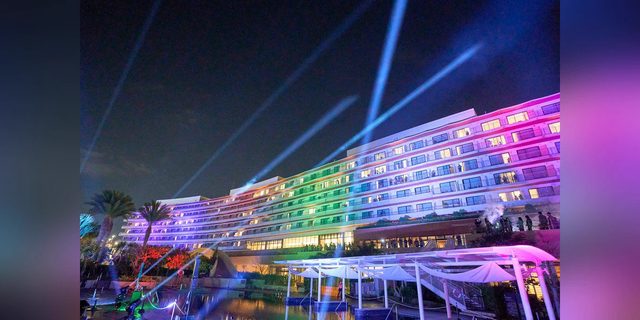 ヒルトン沖縄北谷リゾート年末年始イベント（108回太陽礼拝・カウントダウンレーザーショー・餅つき体験）